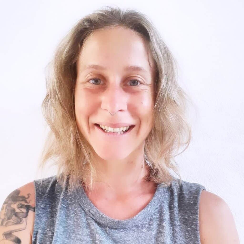 Atelier Yoga avec Laura Grandvillemin – ETS REQUILIBRE %count(title) | La Cabane à Conseils Vesoul La praticienne | La Cabane à Conseils Vesoul